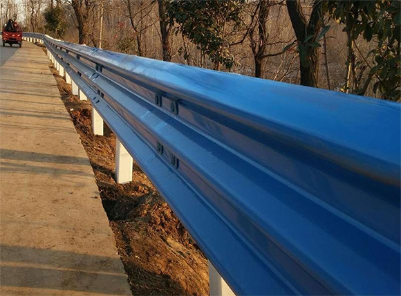 克拉玛依公路波形护栏板的优点